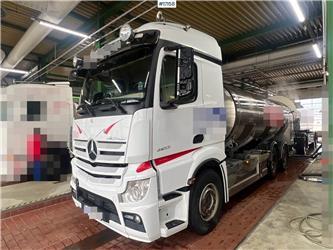 Mercedes-Benz Actros 2553 6x2 Chassis. WATCH VIDEO
