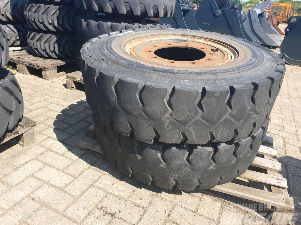  2x tires and rims 12.00-20 Tyres, wheels and rims