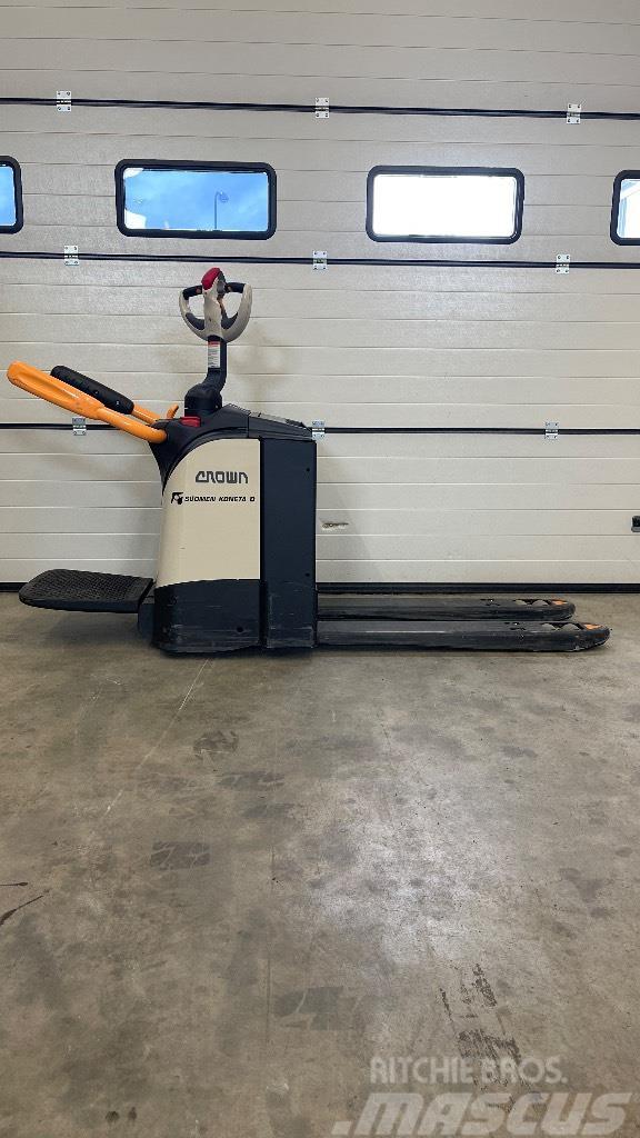 Crown WT 3020 Low lifter with platform