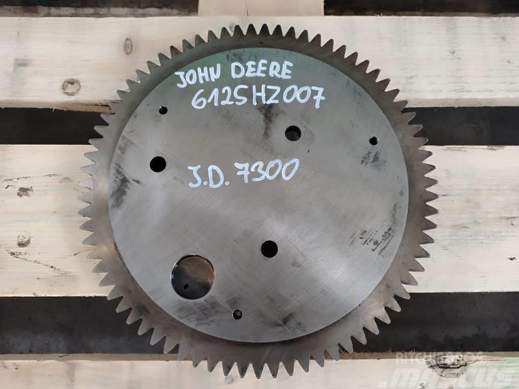 John Deere 6125HZ007  Bearing cup R119157 engine timing gear Engines