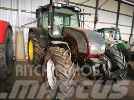 Valtra N121    hook Cabins and interior