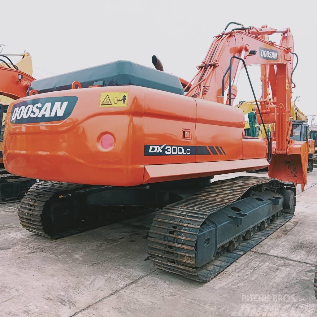 Doosan DX 300 LC Crawler excavators