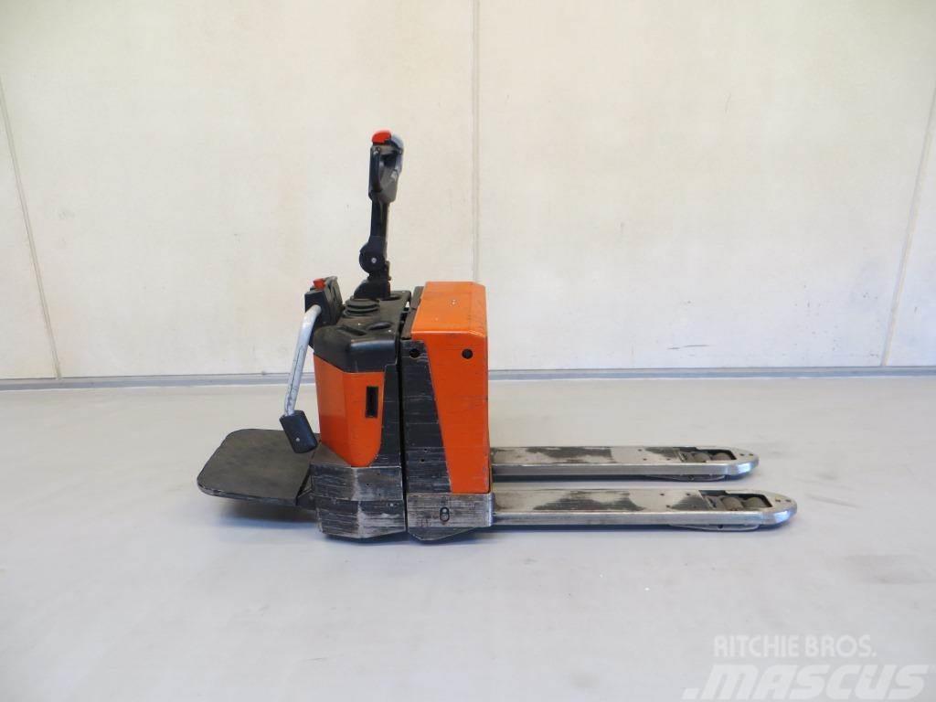 BT LPE200 Low lifter with platform