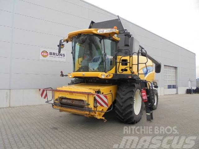 New Holland CR 9090 ELEVATION Combine harvesters