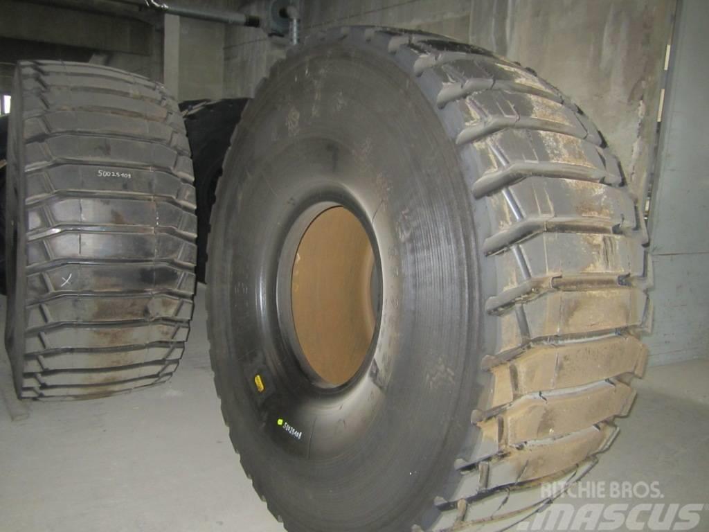 Michelin 2x runderneuert 33.25x29 Tyres, wheels and rims