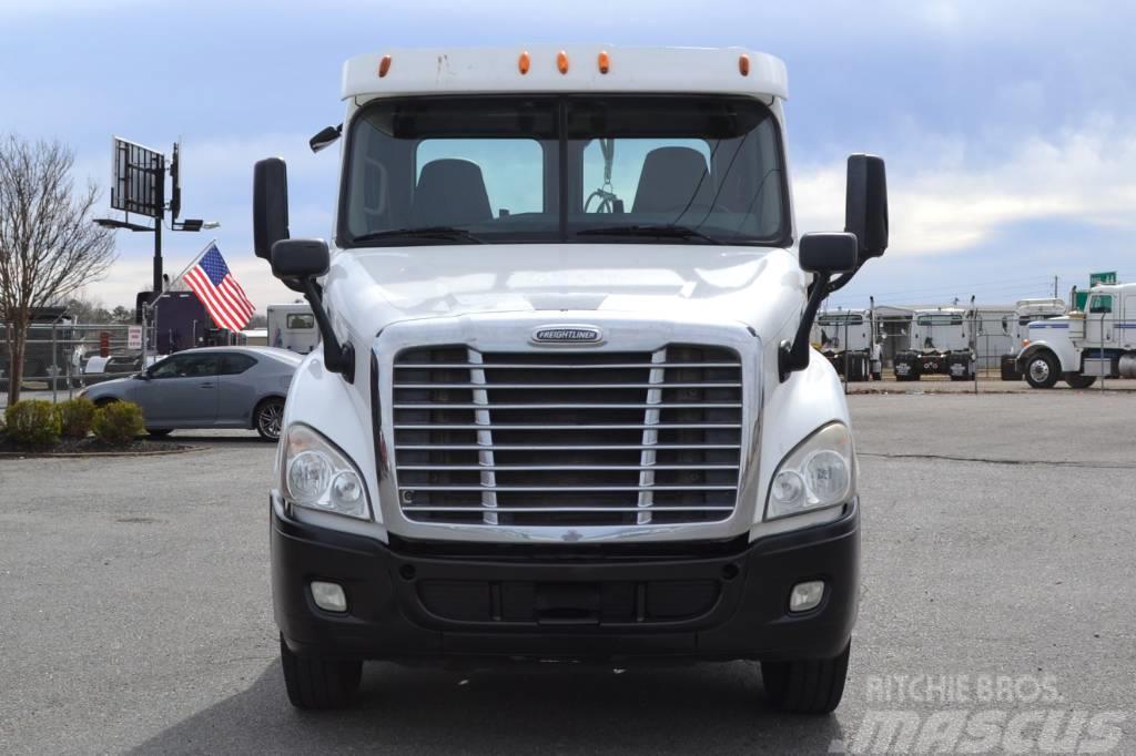 Freightliner Cascadia 113 Tractor Units