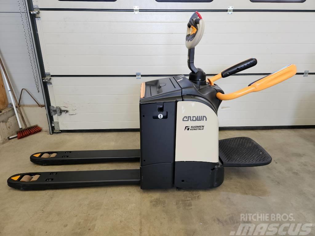 Crown WT 3040 Low lifter with platform