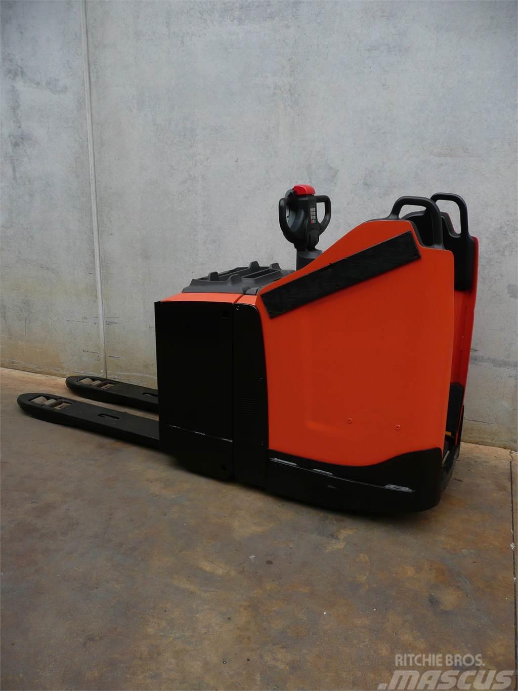 BT LPE 250 Low lifter with platform
