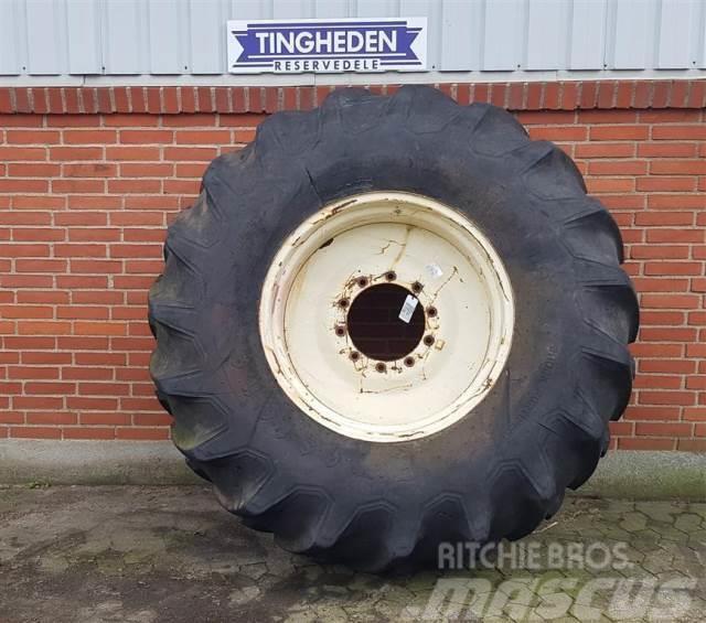  32 24.5-32 Tyres, wheels and rims