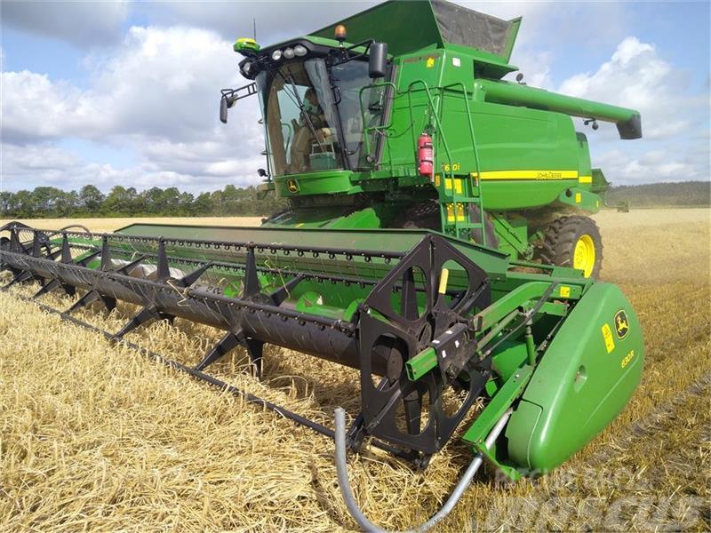 John Deere T670I Combine harvesters