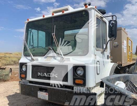 Mack MR685 Flatbed / Dropside trucks