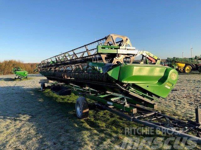 John Deere 640X Combine harvesters