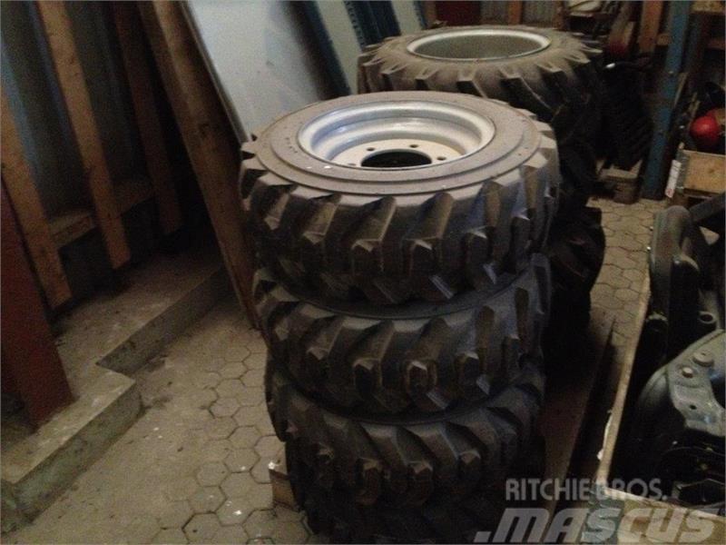  - - -  DEESTONE 27/10,5-15 m. fælg Tyres, wheels and rims