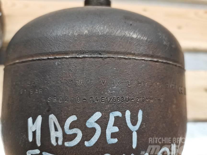 Massey Ferguson 8690 {hydraulic accumulator axle Hydraulics