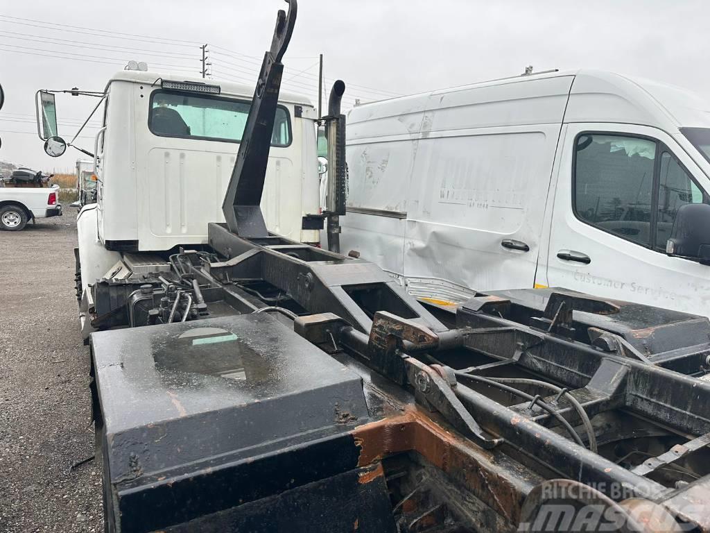 International Roll-Off Truck Cable lift demountable trucks