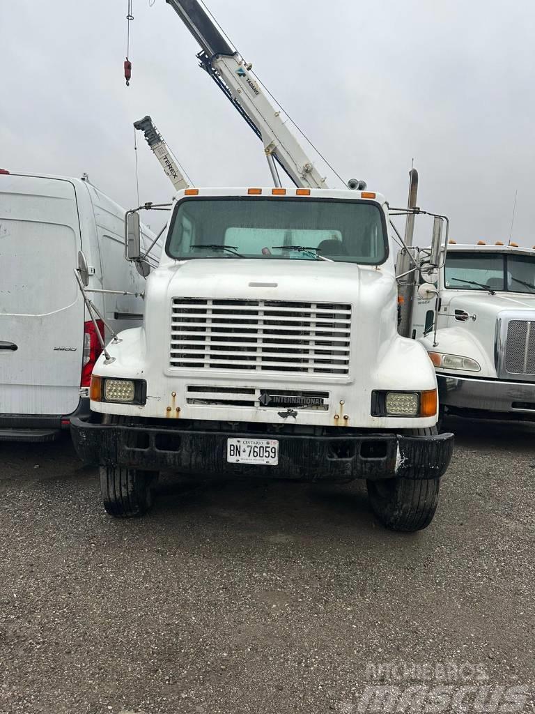 International Roll-Off Truck Cable lift demountable trucks