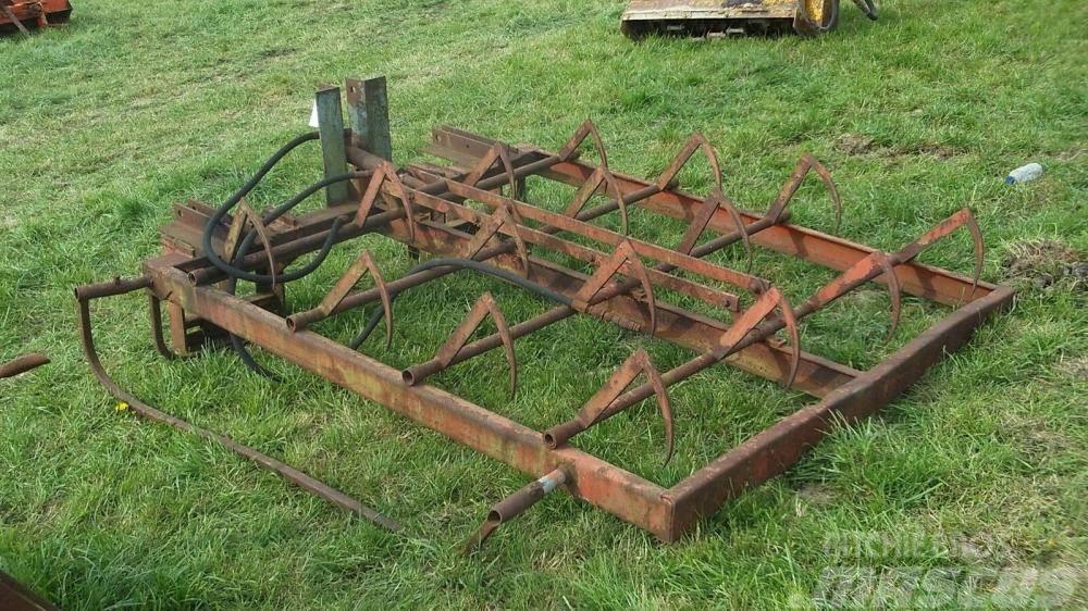 Browns Flat 8 grab £280 Tractors