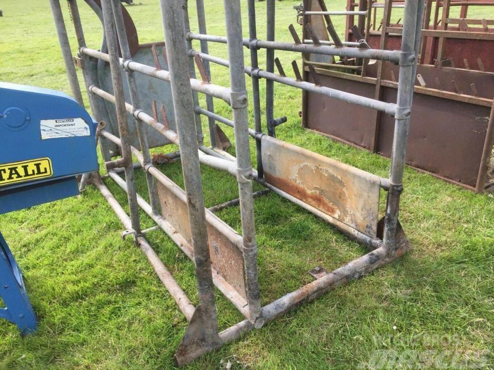  Cattle Crush £390 plus vat £468 located close to G Other agricultural machines