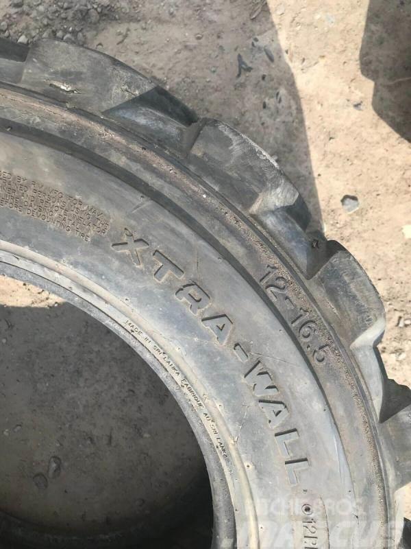  Fork lift tyre 12 - 165 Other components