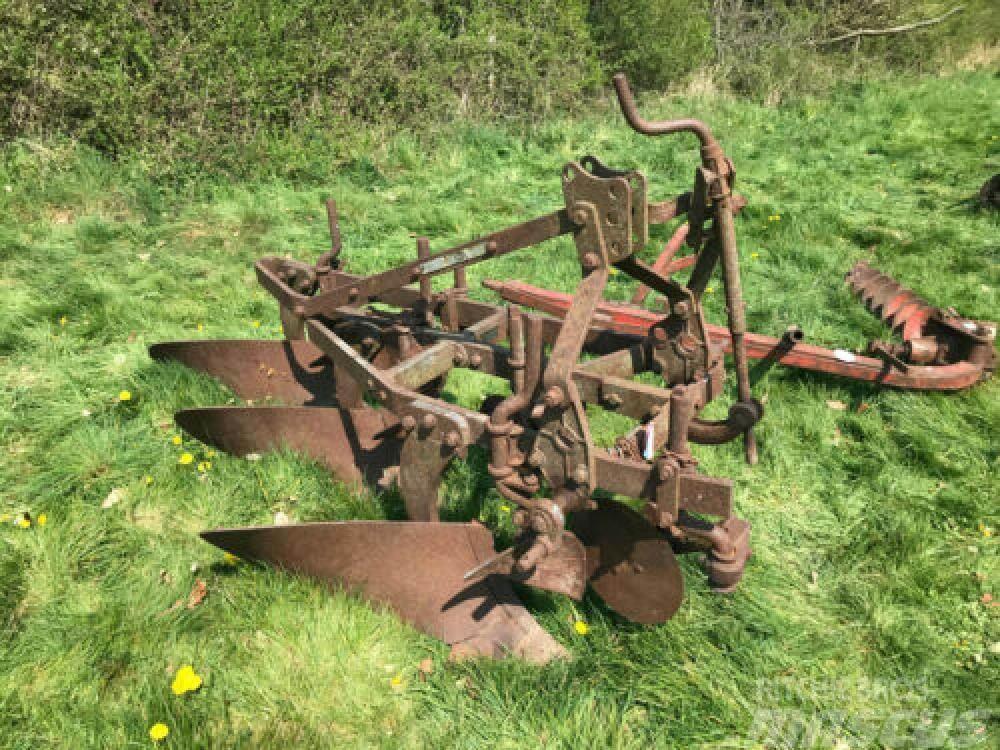 Ransomes 3 Furrow Plough Conventional ploughs