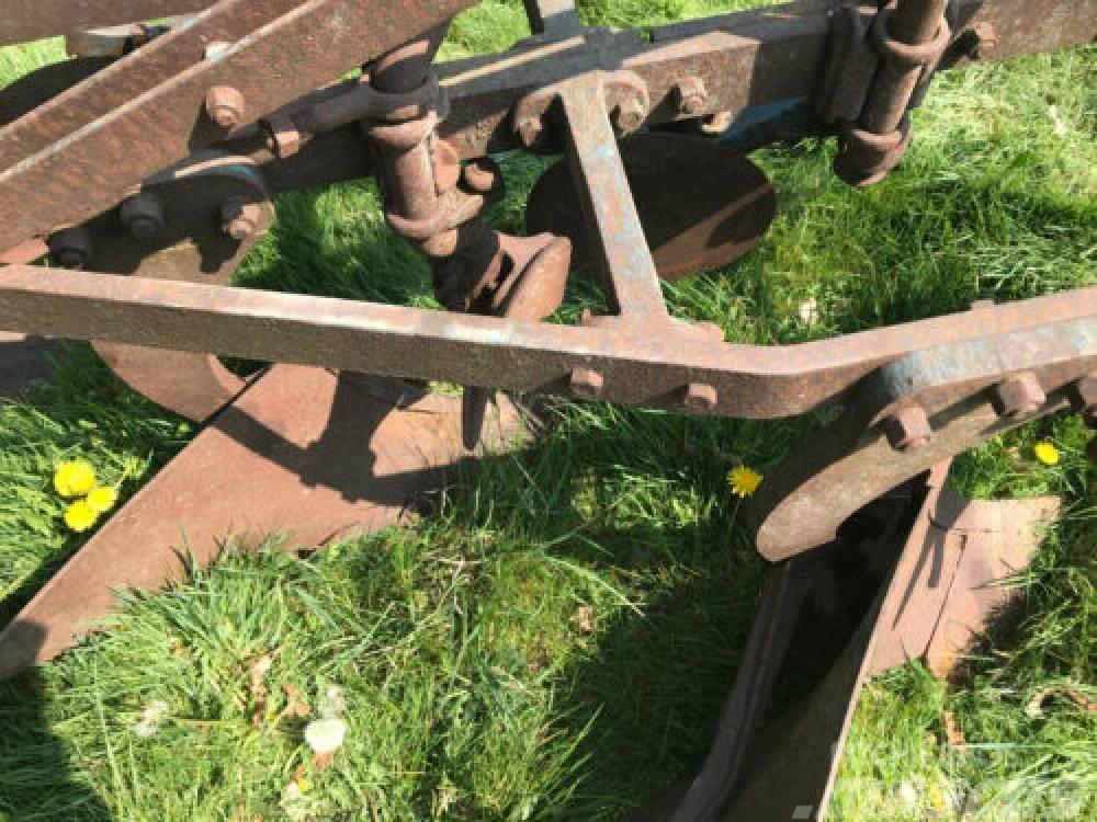 Ransomes 3 Furrow Plough Conventional ploughs