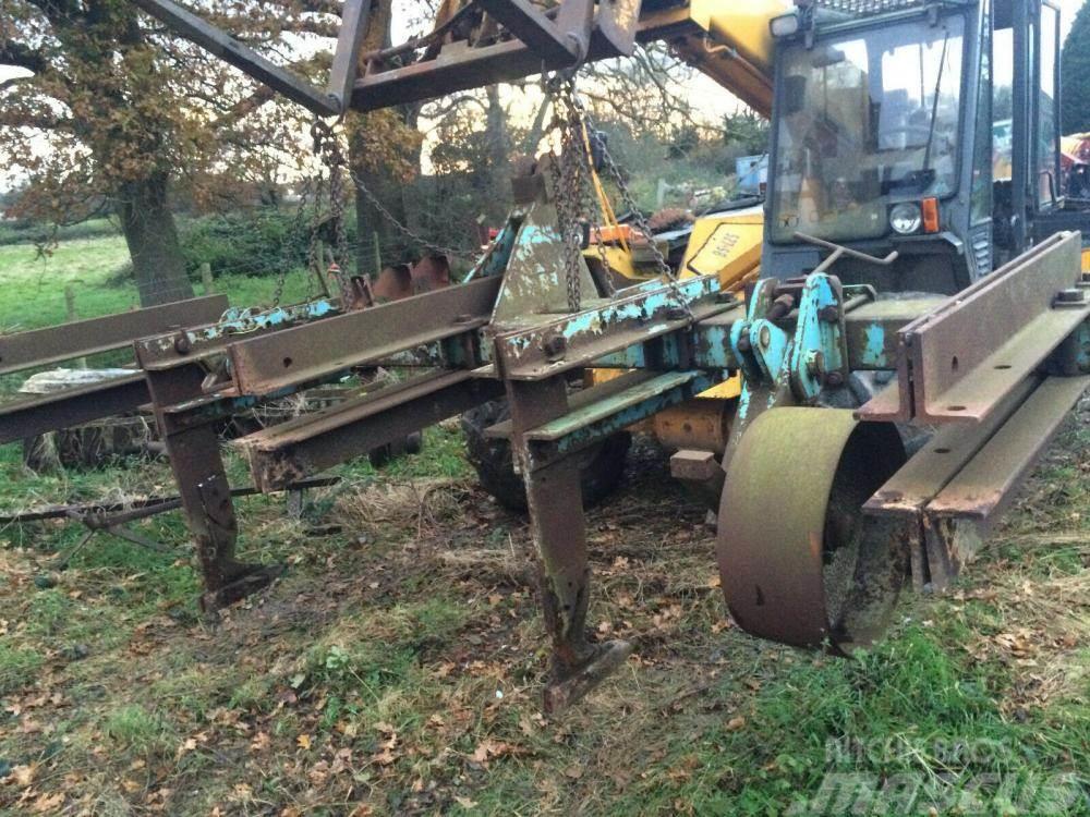 Ransomes 4 metre subsoiler £800 plus vat £960 Other agricultural machines