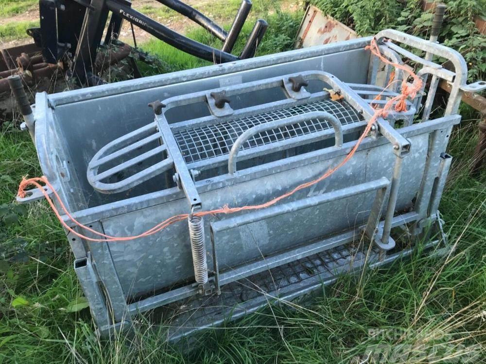  sheep turn over crate lightly used Other livestock machinery and accessories
