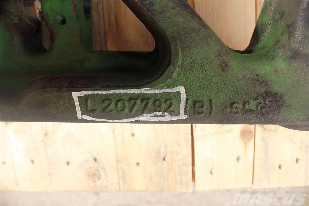 John Deere 6150 R Front axle support Chassis and suspension