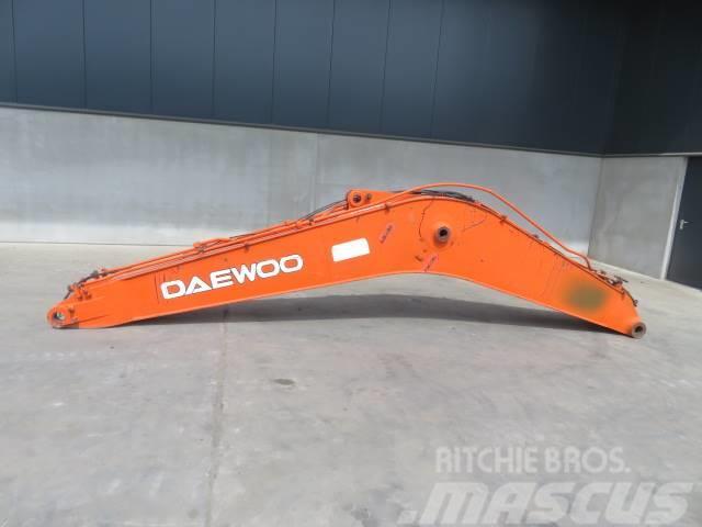 Daewoo DX 225 LC Chassis and suspension