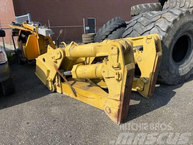 CAT D 8 R Ripper Other components