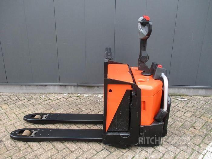 BT LPE200-8 Low lifter with platform