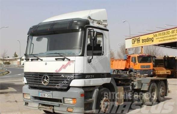 Mercedes-Benz 2531 Container Frame trucks