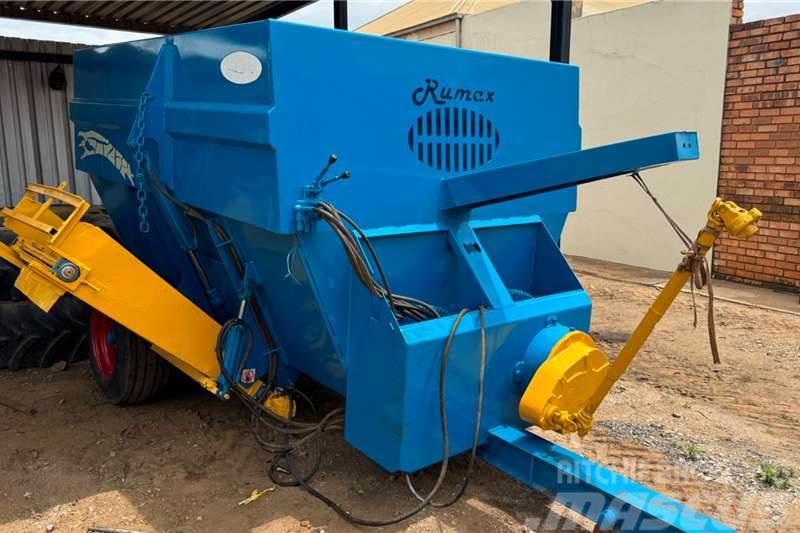  Feed Mixer Rumax 8 Cube Feedmixer Crop processing and storage units/machines - Others