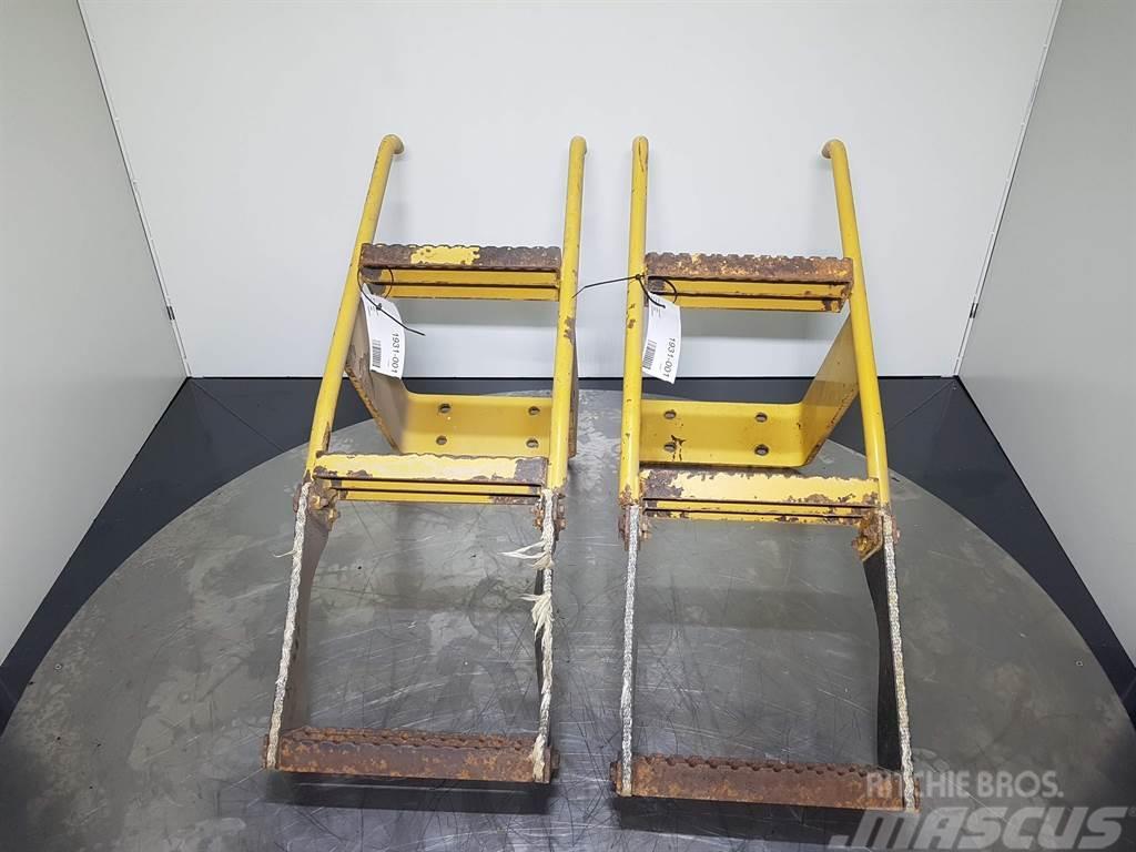 CAT 928 G - Stair panel/Trittstufe/Traptrede L+R Chassis and suspension