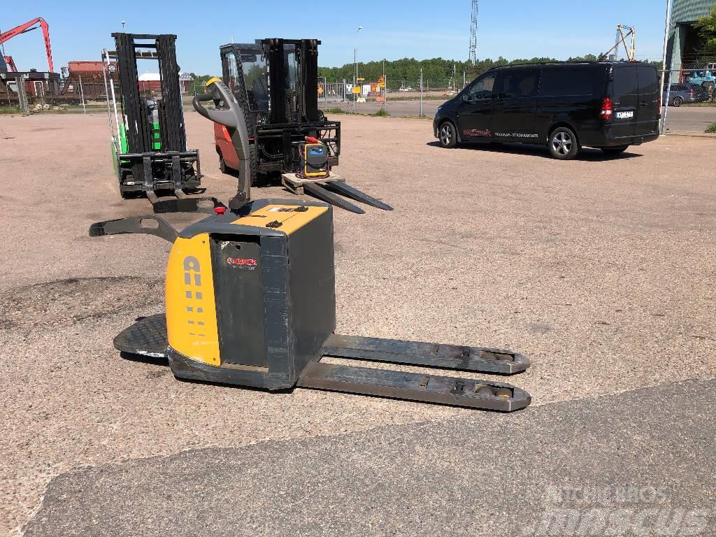 Atlet PLP 200 Low lifter with platform