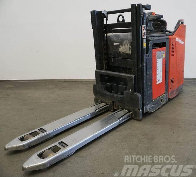 Linde D 12 HP SP 133 Self propelled stackers