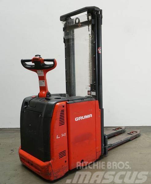 Linde L 14 L 133 Self propelled stackers