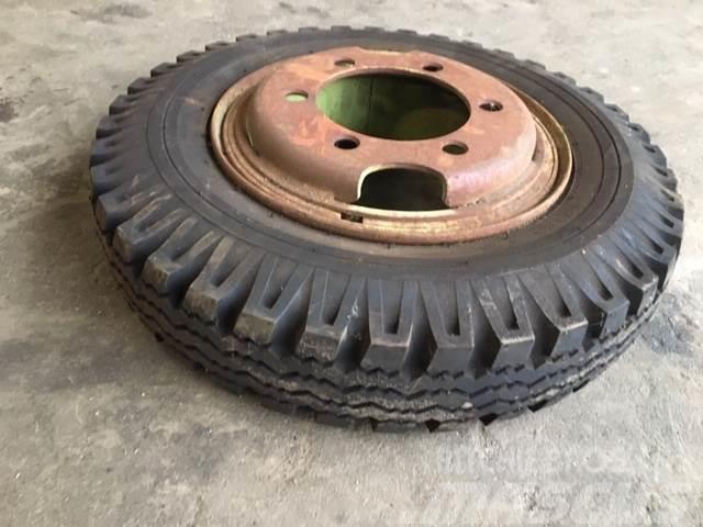  23x5 Dunlop dæk på fælge - 4 stk. Tyres, wheels and rims