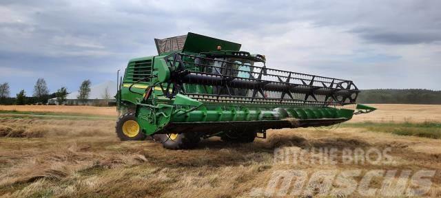 John Deere T660 Combine harvesters