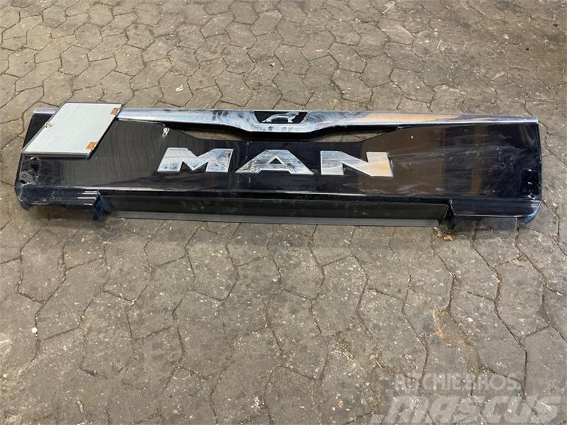 MAN FRONT GRILL 81.61150-6106 Other components