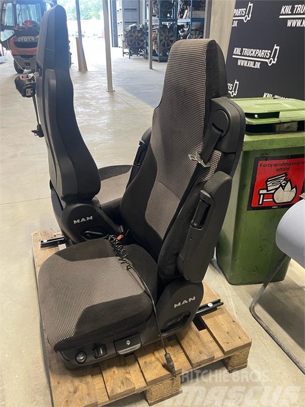 MAN MAN RIGHT SIDE SEAT 81.62307-6562 Other components