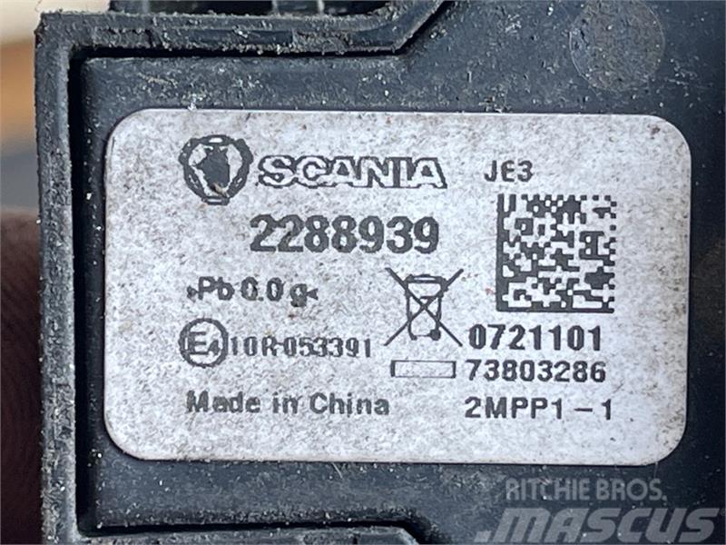 Scania  PRESSURE VALVE 2288939 Radiators