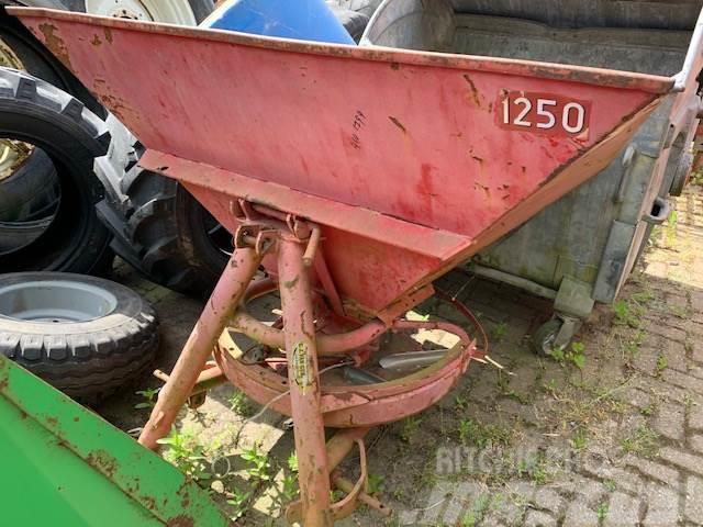 Lely 1250 Kunstmeststrooier Other fertilizing machines and accessories