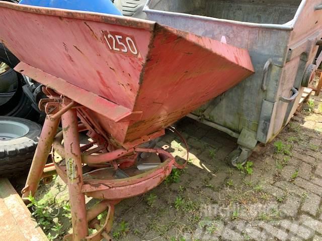 Lely 1250 Kunstmeststrooier Other fertilizing machines and accessories