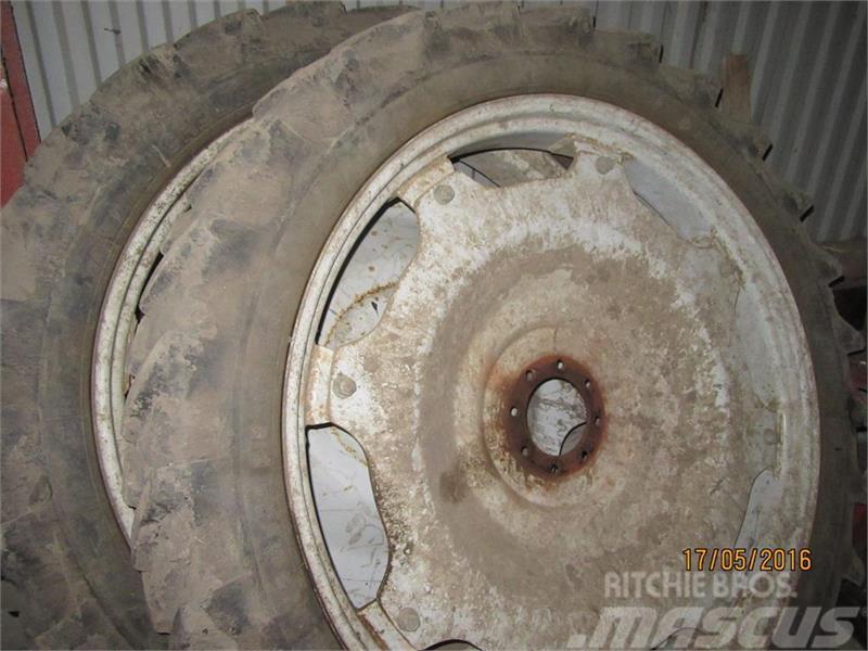 Michelin 9.5x44 IH/Case Tyres, wheels and rims
