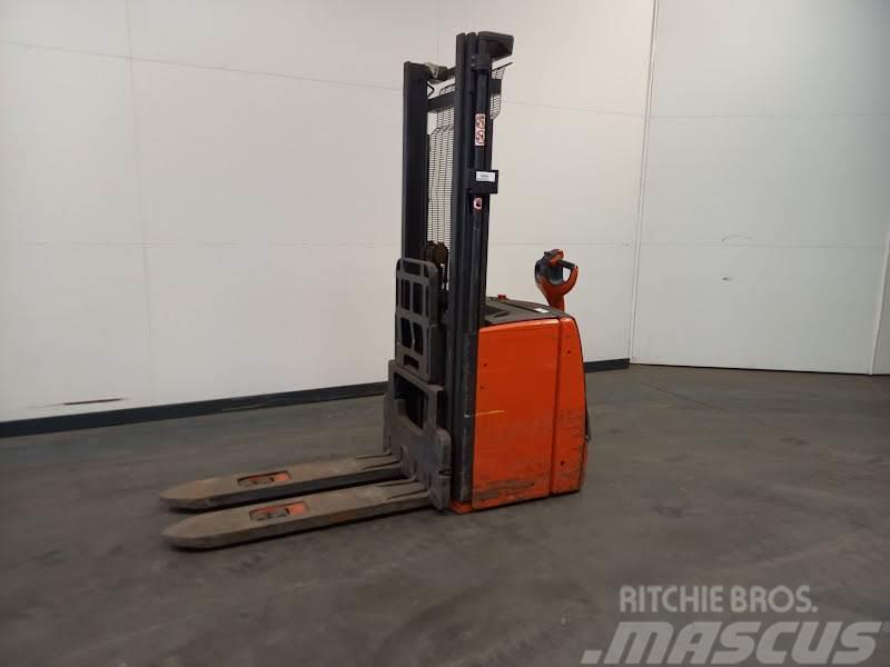 Linde L20 Self propelled stackers