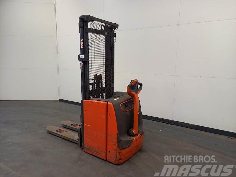 Linde L20 Self propelled stackers