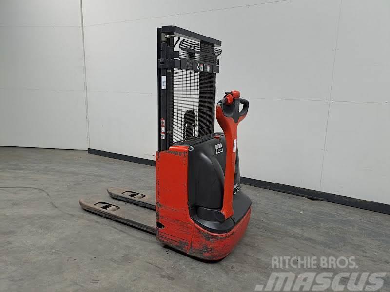 Linde L12 Self propelled stackers