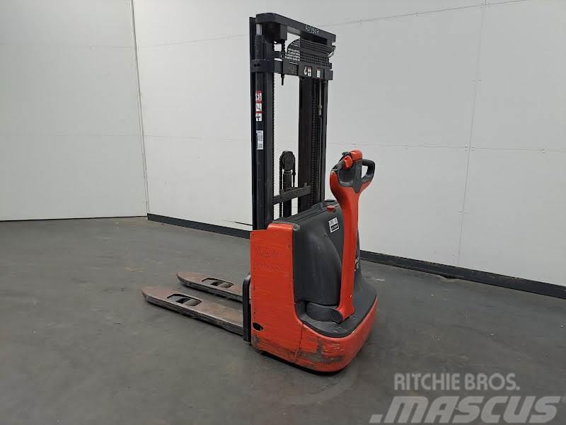 Linde L10 Self propelled stackers