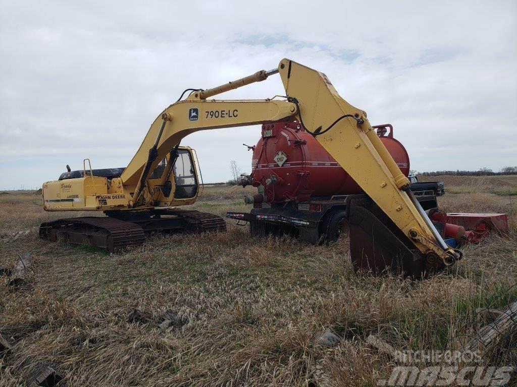 John Deere 790E LC Crawler excavators